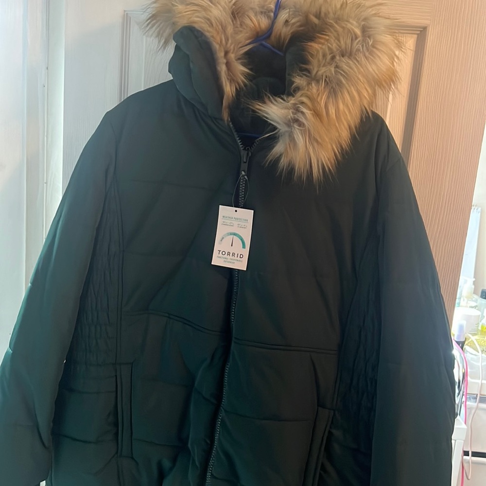 NYLON FUR TRIM FIT AND FLARE PUFFER